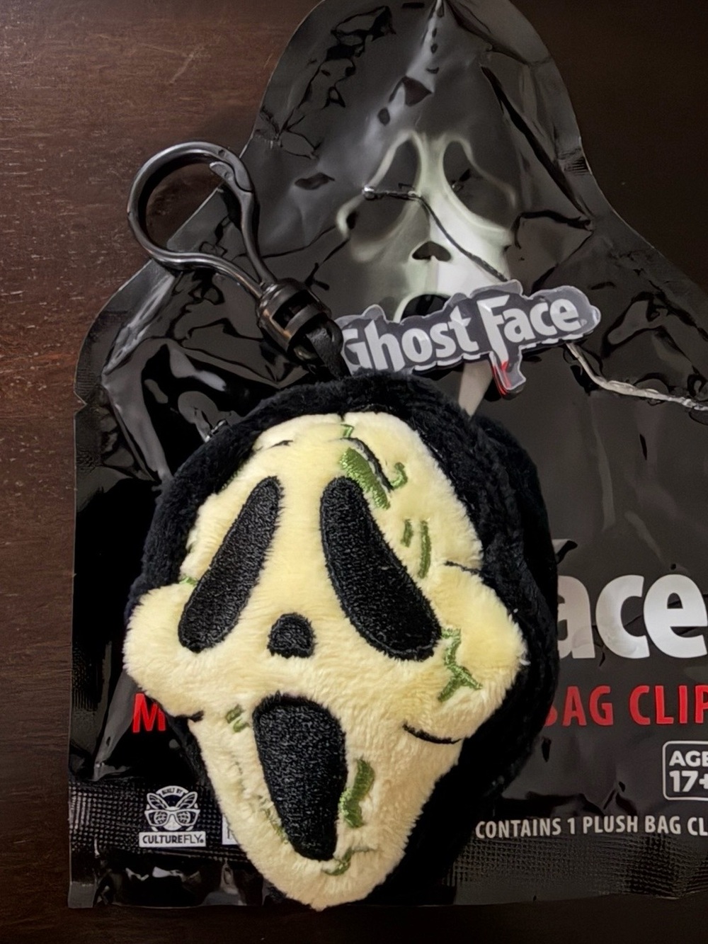 VIRAL Ghost Face tote, 4 plush Ghost Face bag charms and Ghost Face phone hugger - Picture 6 of 8